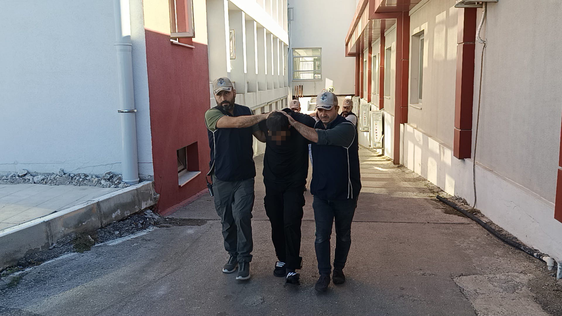 Adana'daki DEAŞ operasyonu: 3 kişi tutuklandı