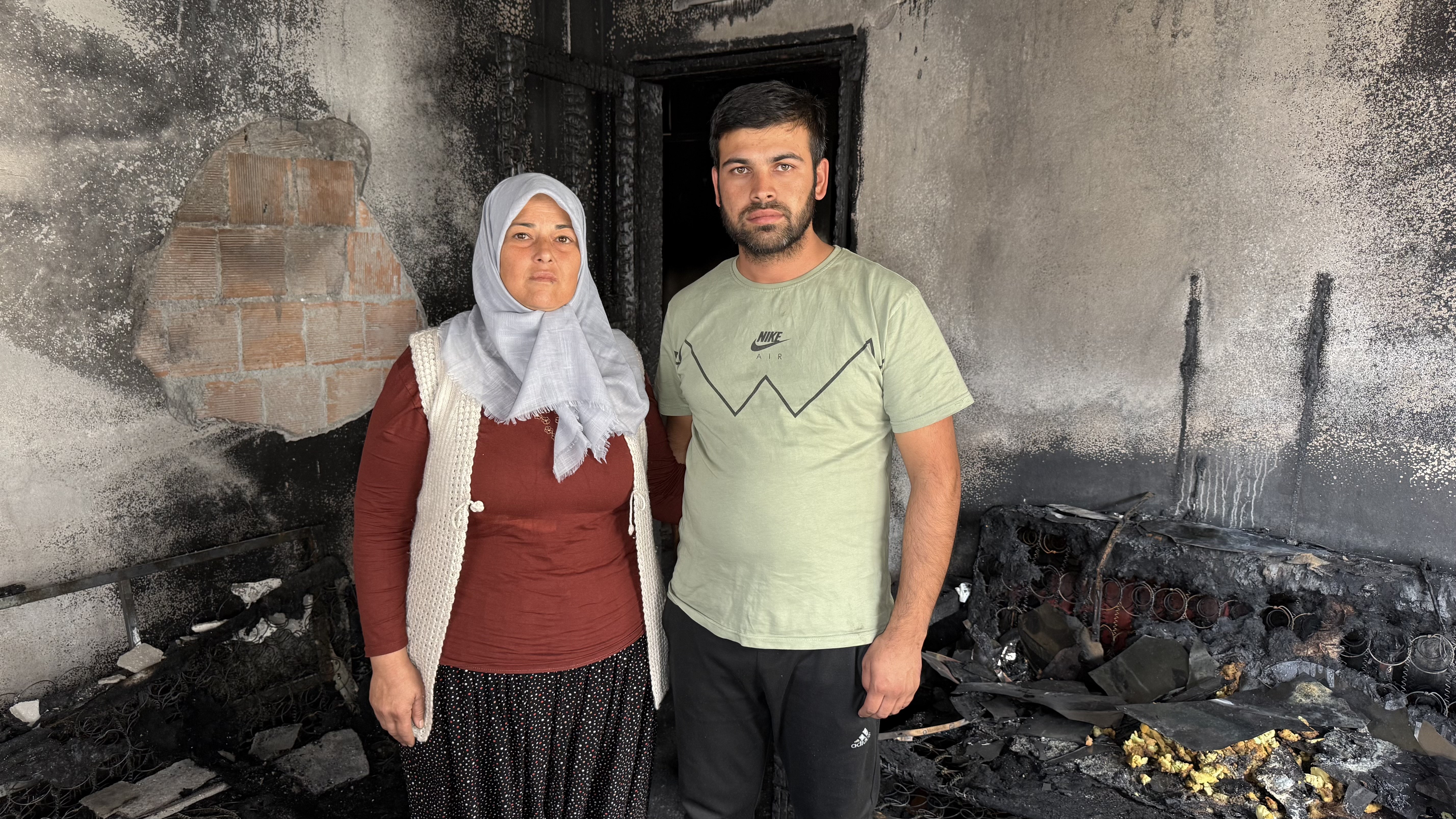 Evleri yangında küle döndü, aile canını zor kurtardı