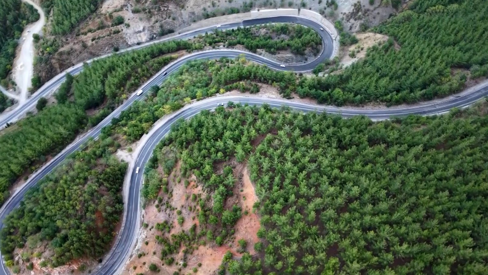 Adana'da 'Dokuzdolambaç Virajları' manzarasıyla mest etti