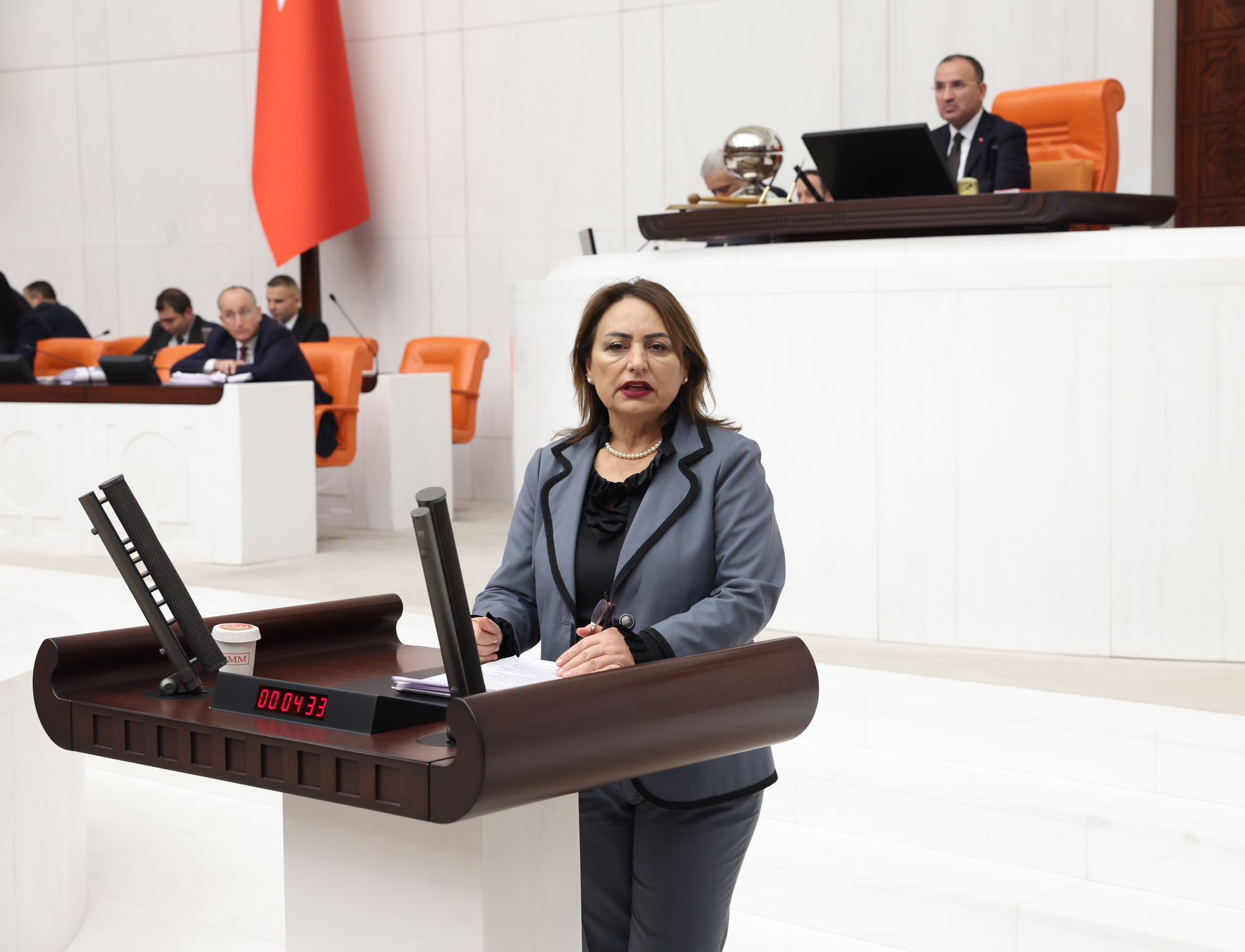 Müzeyyen Şevkin ''Bir tarafta mutlu azınlık, bir tarafta borçlu, icralık milyonlarca insan var!"