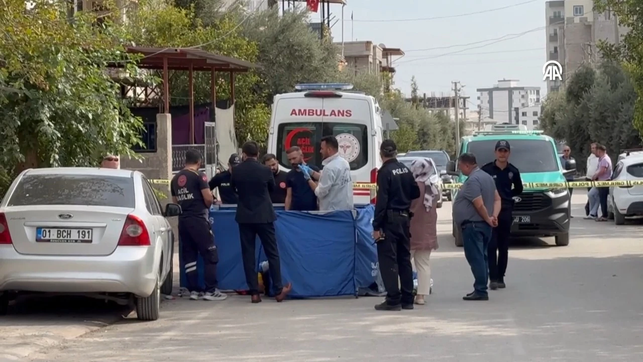 Adana'da bir kişi sokakta pompalı tüfekle vurularak öldürüldü