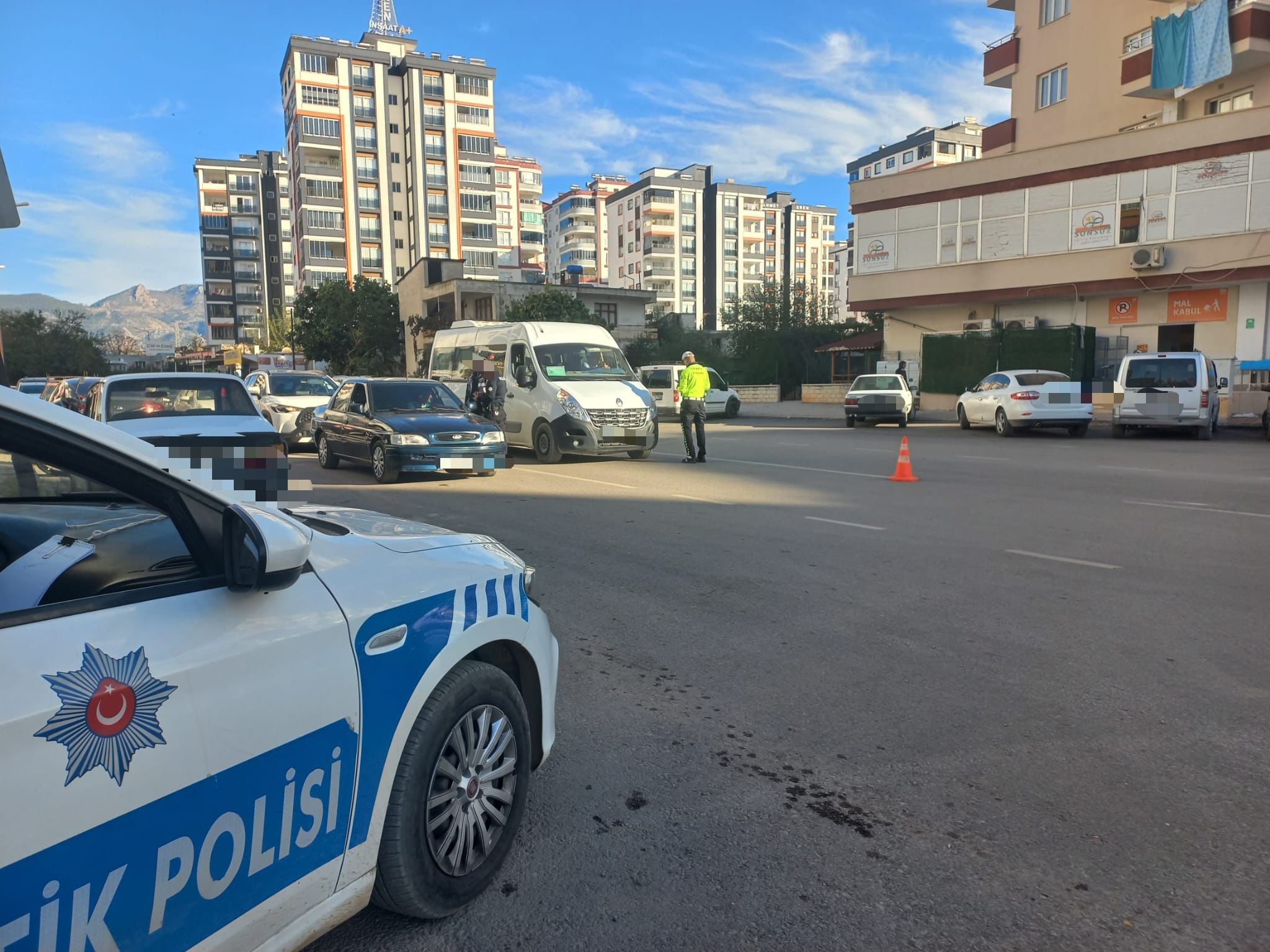 Kozan'da 'Güven Uygulamaları: 3 kişi yakalandı