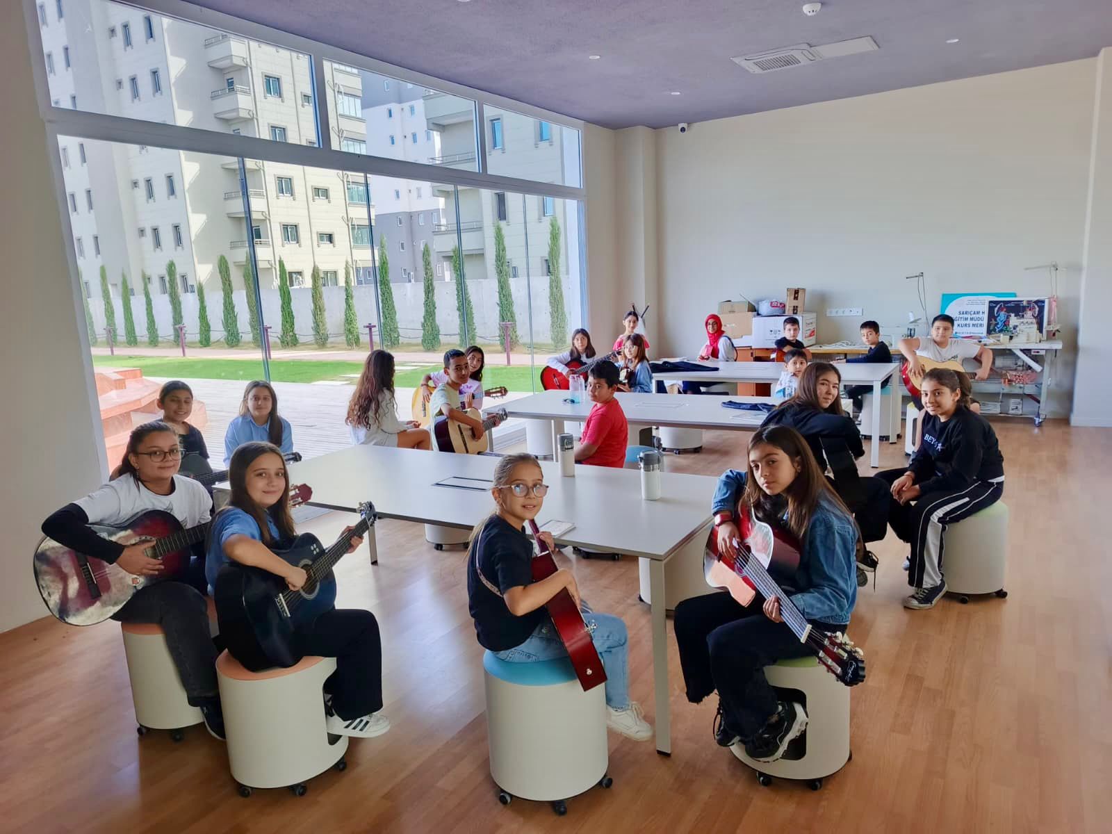 Sarıçam'da saz ve gitar kursları başladı