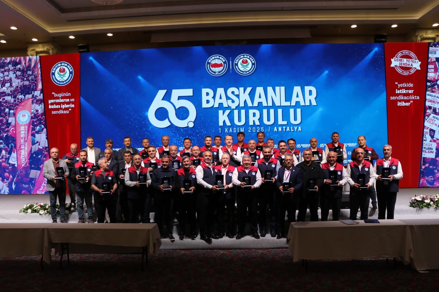 "Eğitim-Bir-Sen Adana" heyeti Antalya’dan ödülle döndü