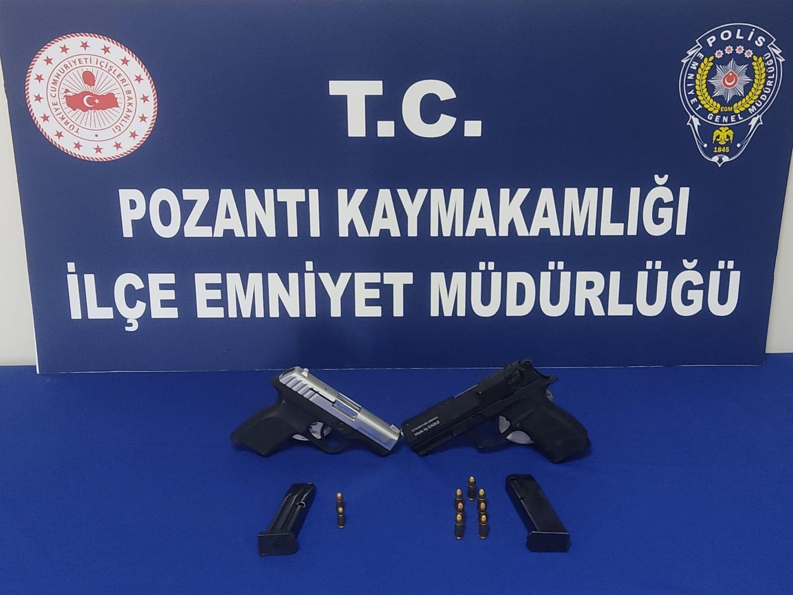 Polisin uygulamasında 2 tabanca ele geçirildi