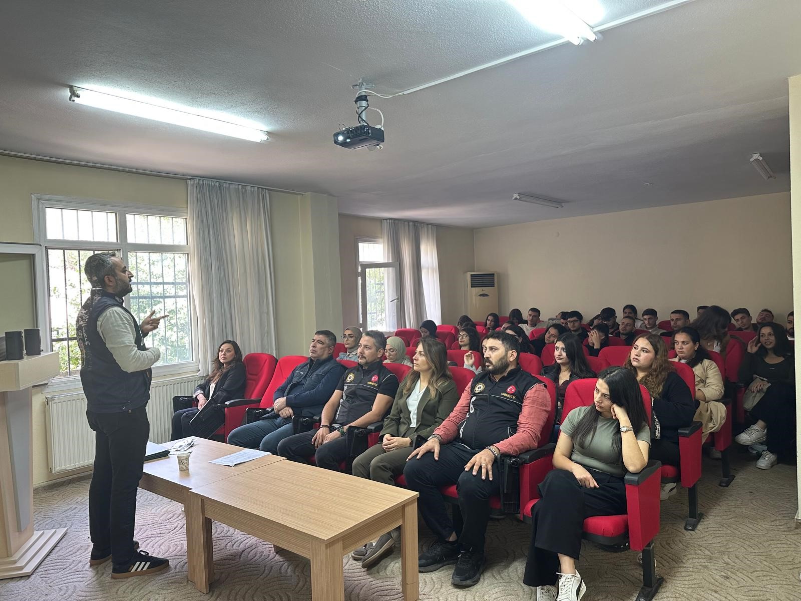 Pozantı'da 'Narkogençlik ve Bağımlılıkla Mücadele' eğitimi