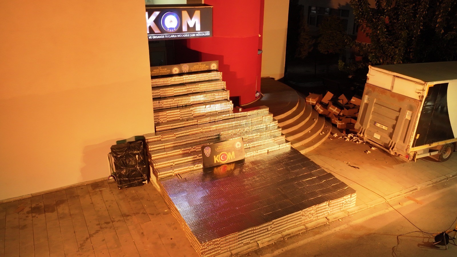 Adana'da 105 bin paket kaçak sigara ele geçirildi