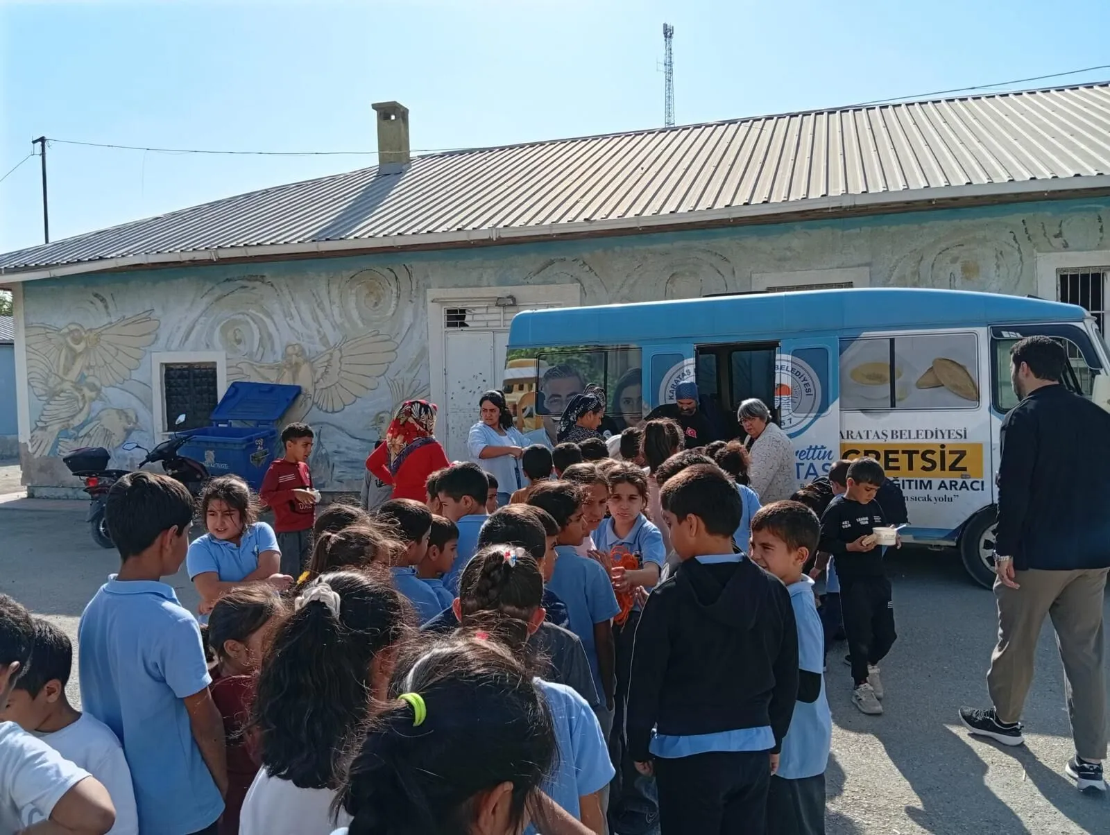Karataş Belediyesi’nden öğrencilere sıcak başlangıç