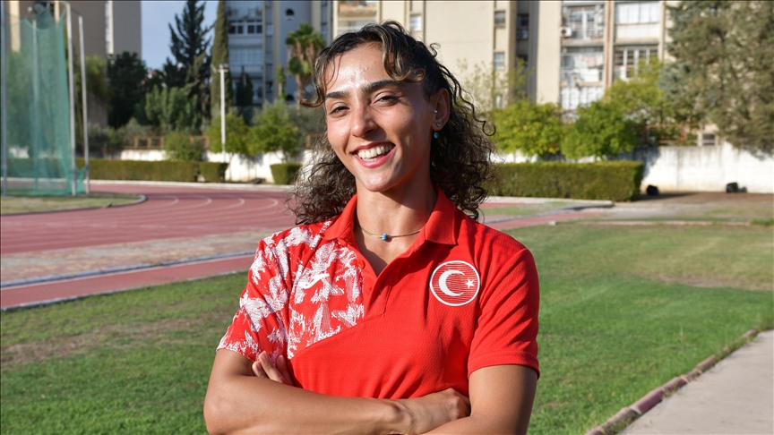 Adanalı milli atlet Demet Parlak, üçüncü altın için çıtayı yine zirveye koydu