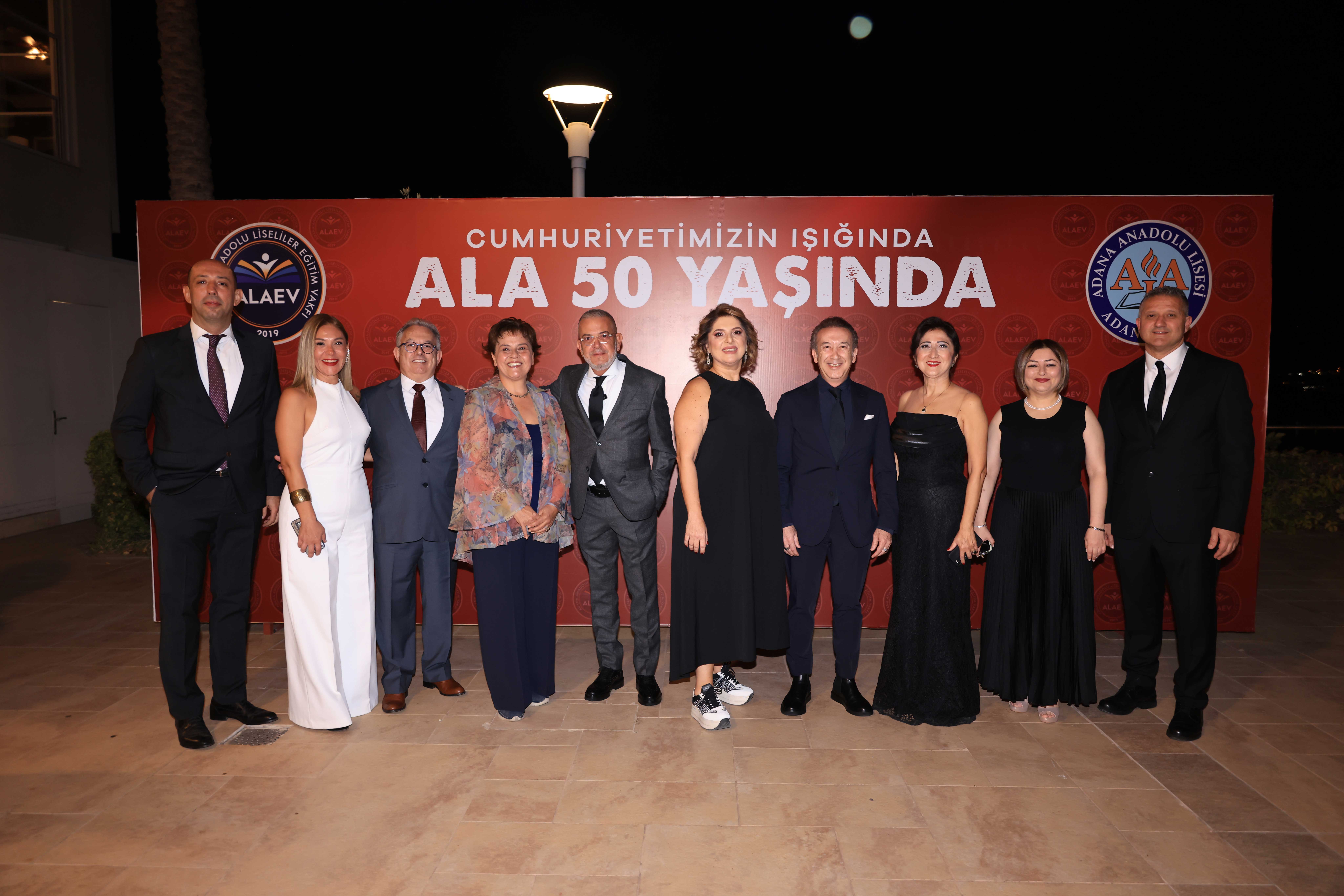 Adana Anadolu Lisesi 50. yılını Cumhuriyet coşkusuyla kutladı