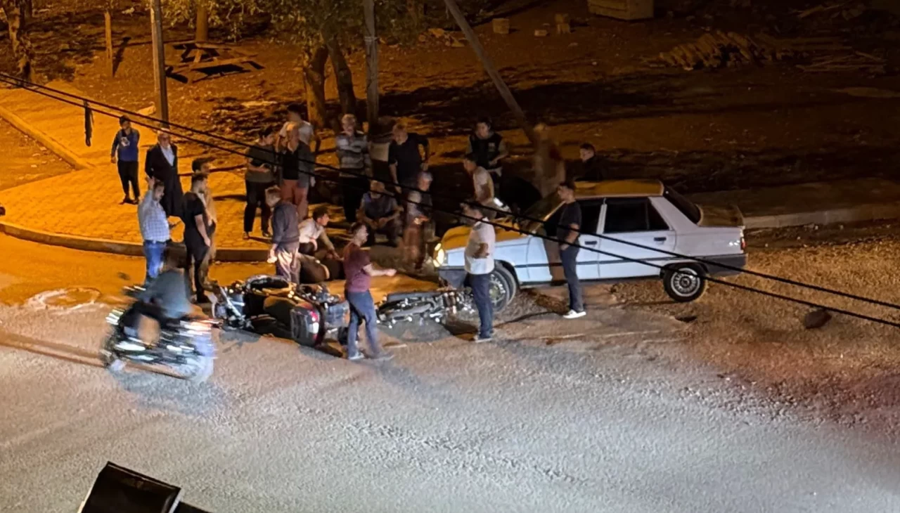 Adana’da iki motosiklet kafa kafaya çarpıştı: 2 kişi yaralandı