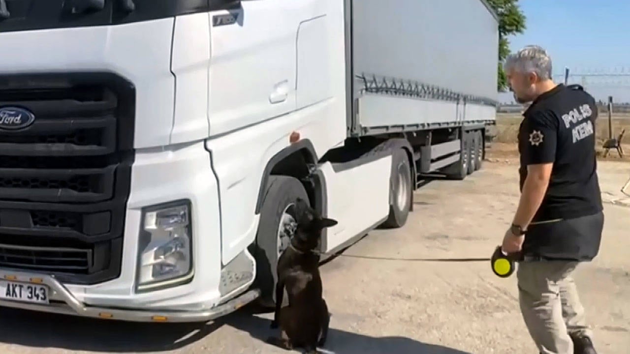 Adana’da tırdan 35 kilo uyuşturucu çıktı: Sürücüye 10 yıl 10 ay hapis!
