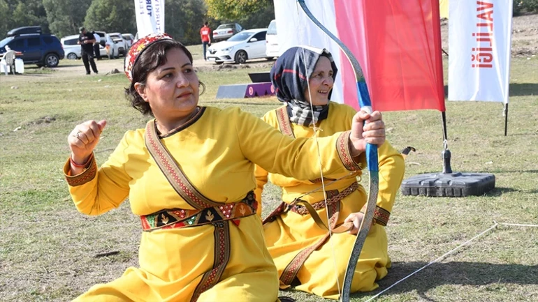 Geleneksel okçulukta "Remy-i Sedad Açık Hava Federasyon Kupası" Adana’da başladı