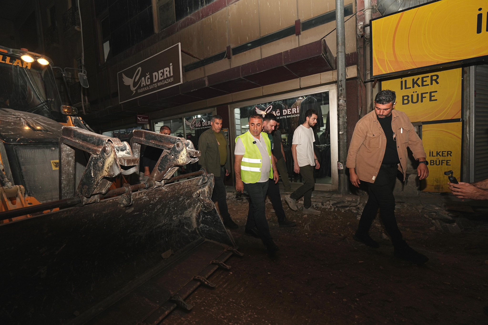 Kızılay Caddesi’nde yol çalışmaları hızla devam ediyor
