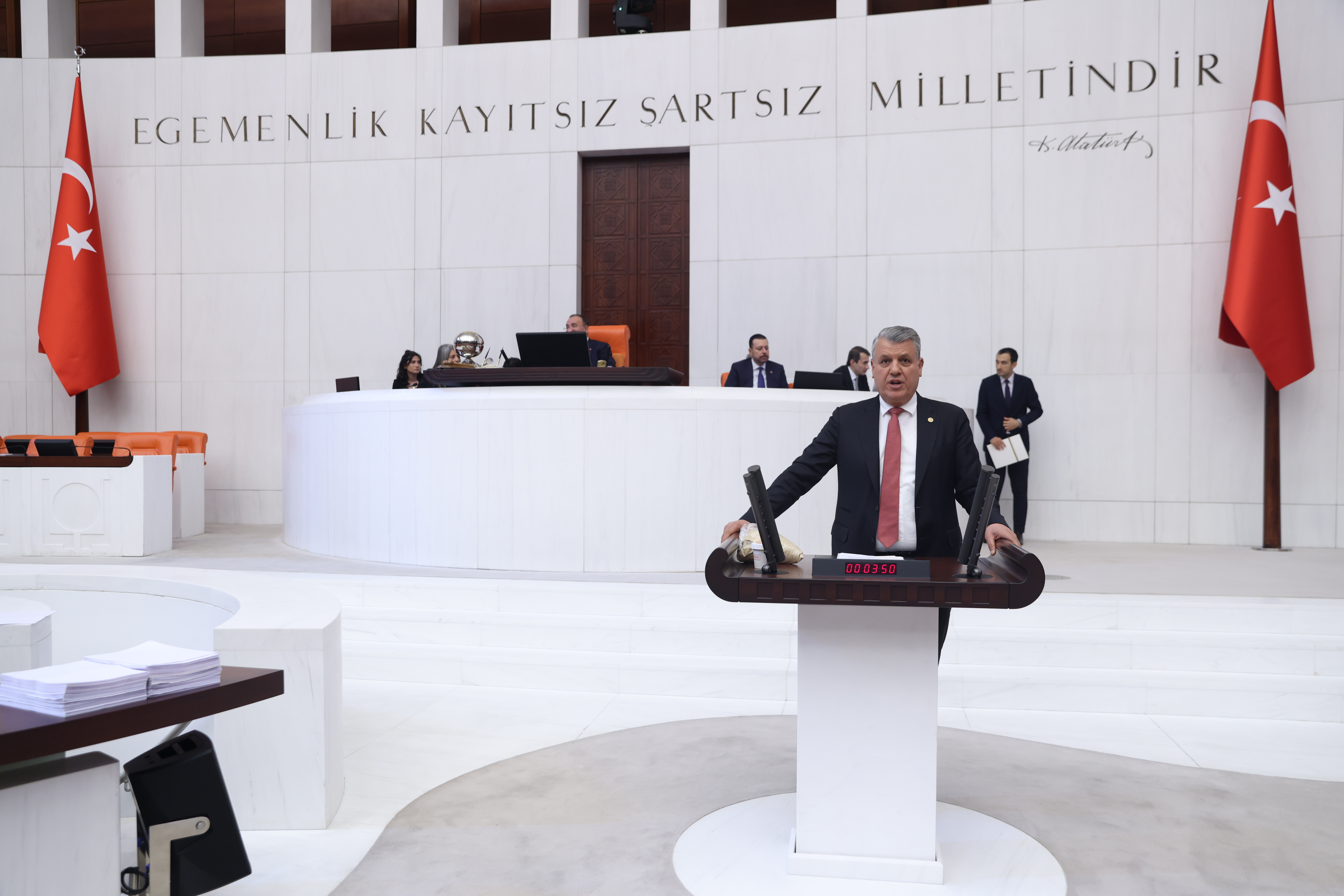 Ayhan Barut: “Atatürk Türkiye’dir, Türkiye Atatürk’tür!”