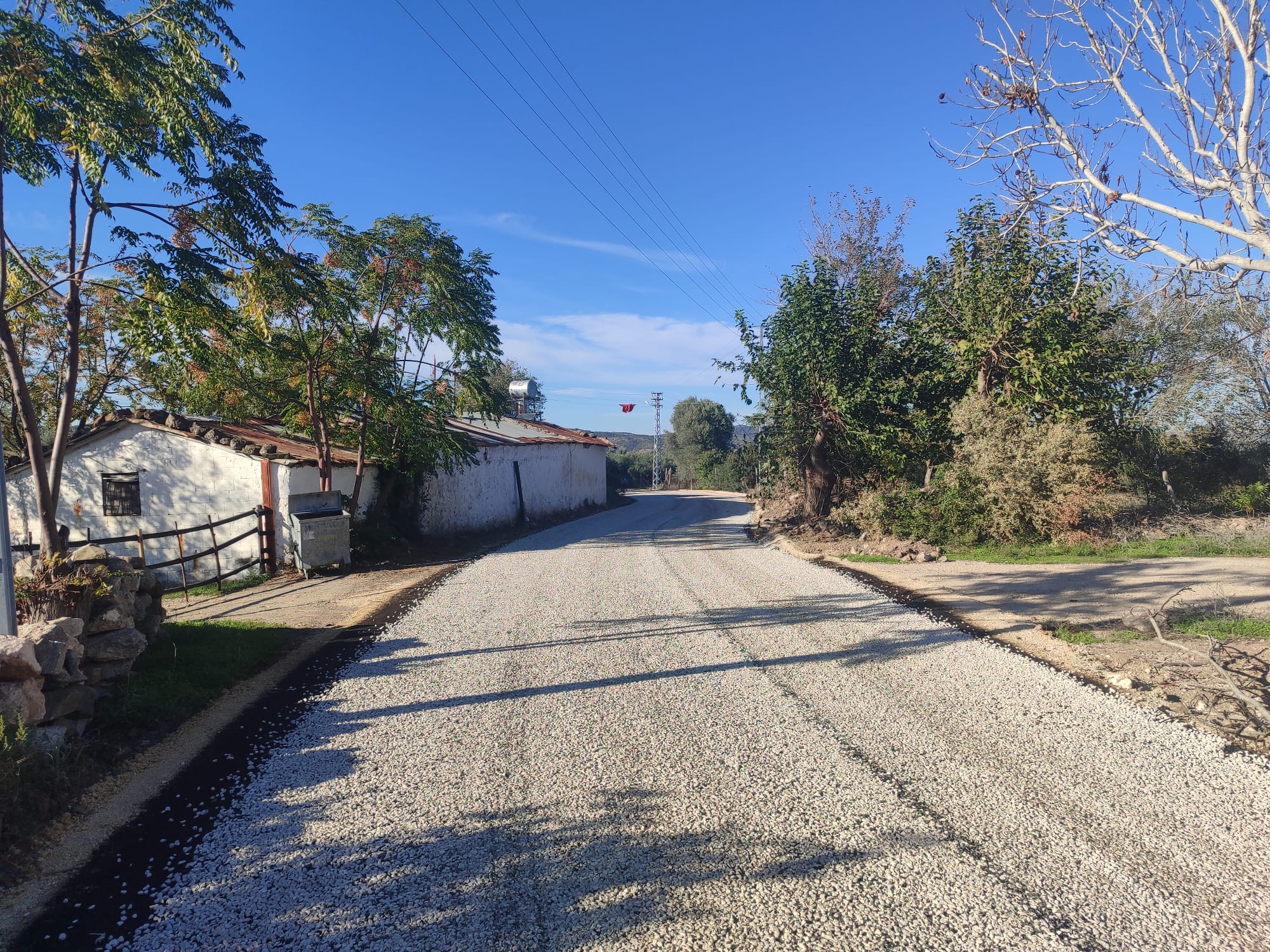 Herekli Mahallesi'nde sathi kaplama yol çalışması tamamlandı