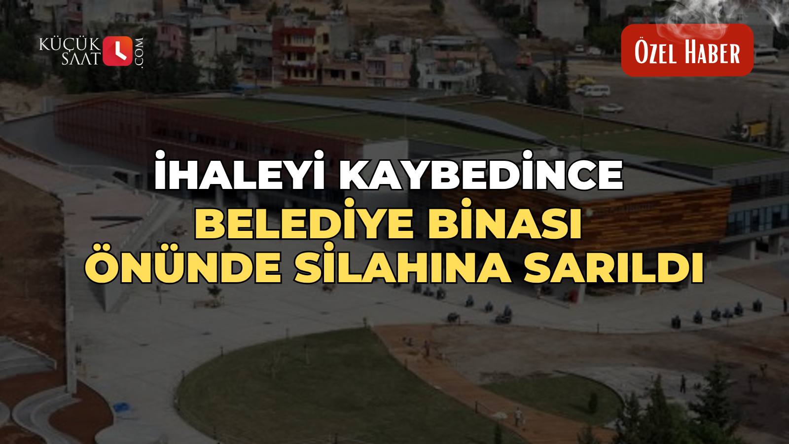 İhaleyi kaybedince belediye binası önünde silahına sarıldı