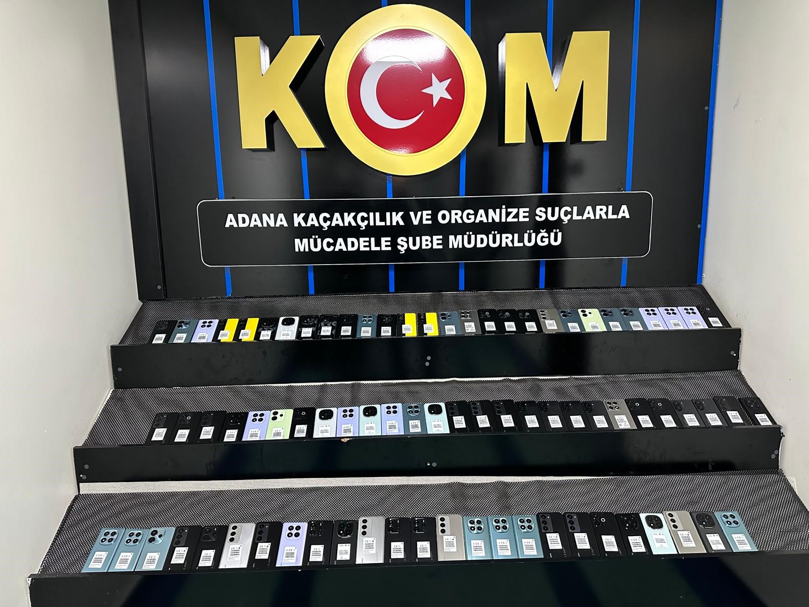 Adana’da 3 milyon TL değerinde kaçakçılık operasyonu: Telefonlar, sigaralar ele geçirildi