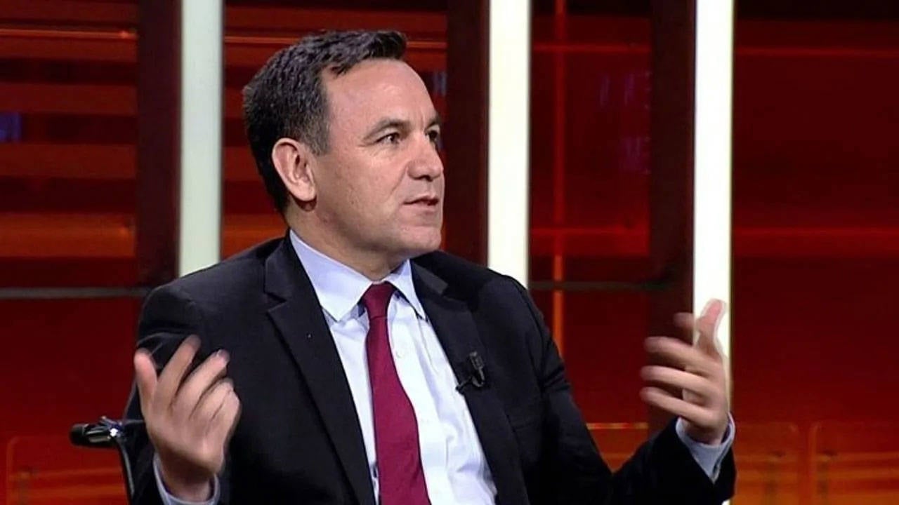 Gazeteci Deniz Zeyrek; 4 bine yakın sayfada Karalar’ın isminin hiç geçmediğini gördüm.