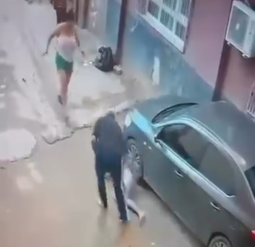 Yasak ilişki cinayeti kamerada: Görüntülere bıçaklama anları yansıdı