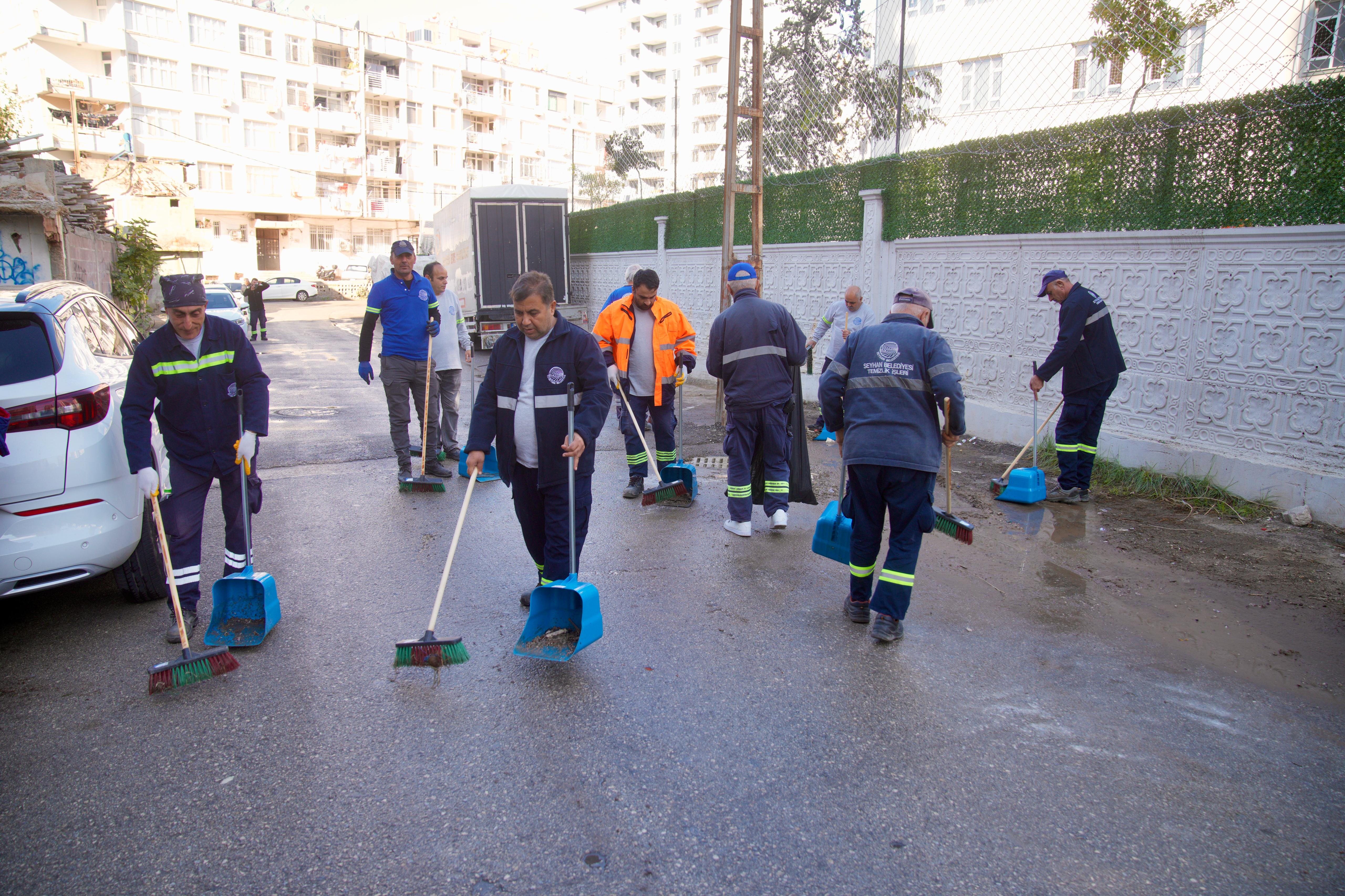 Seyhan Belediyesinden İlçe Genelinde Yoğun Temizlik Mesaisi
