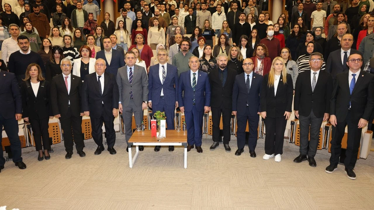 TÜBİTAK Başkanı Orhan Aydın, Çukurova Üniversitesi'nde öğrencilerle buluştu