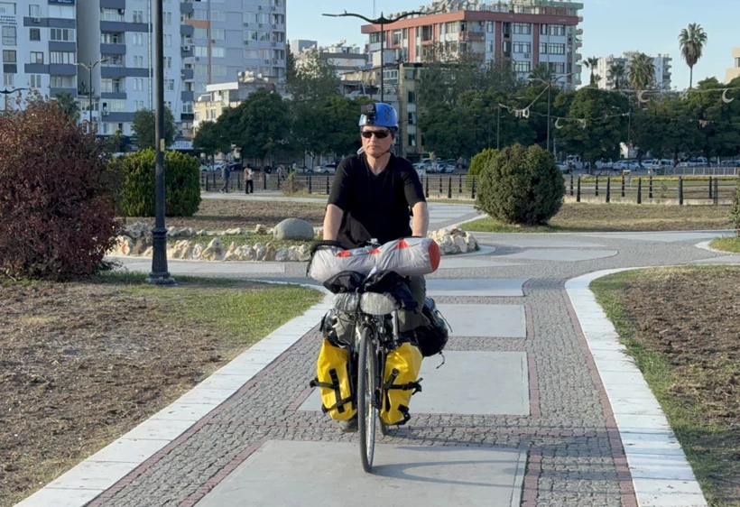 Umre yolculuğuna bisikletle çıkan 68 yaşındaki Şener, Adana’da mola verdi