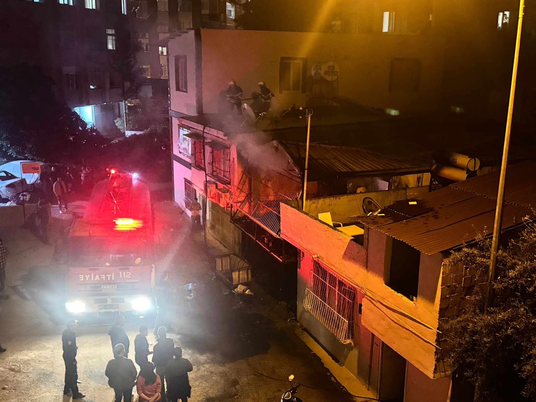 Adana'da müstakil ev alev alev yandı