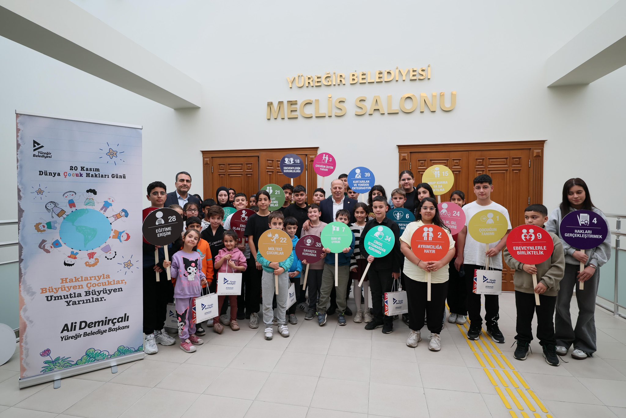 Yüreğir’de çocuklar meclisin konuğu oldu: Demirçalı’dan umut dolu mesajlar