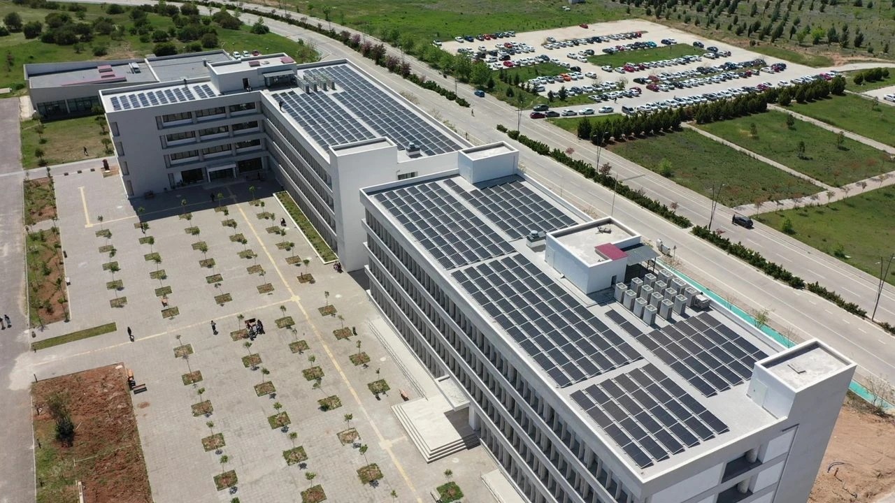 ATÜ’den dev enerji hamlesi: Güneş projesi ayda 2 milyon lira kazandırıyor