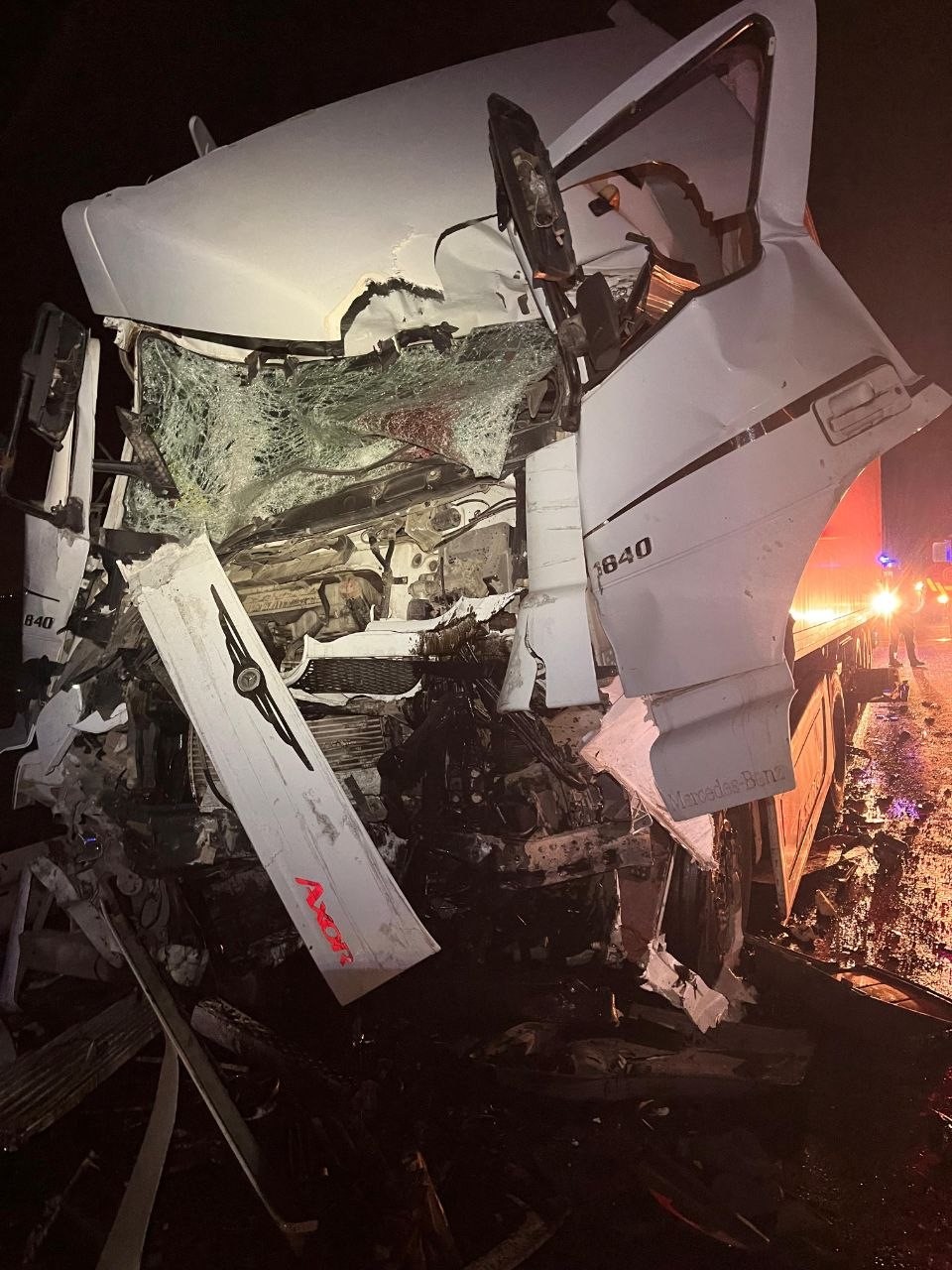 Adana'da tır, otobüse arkadan çarptı: 14 kişi yaralı!