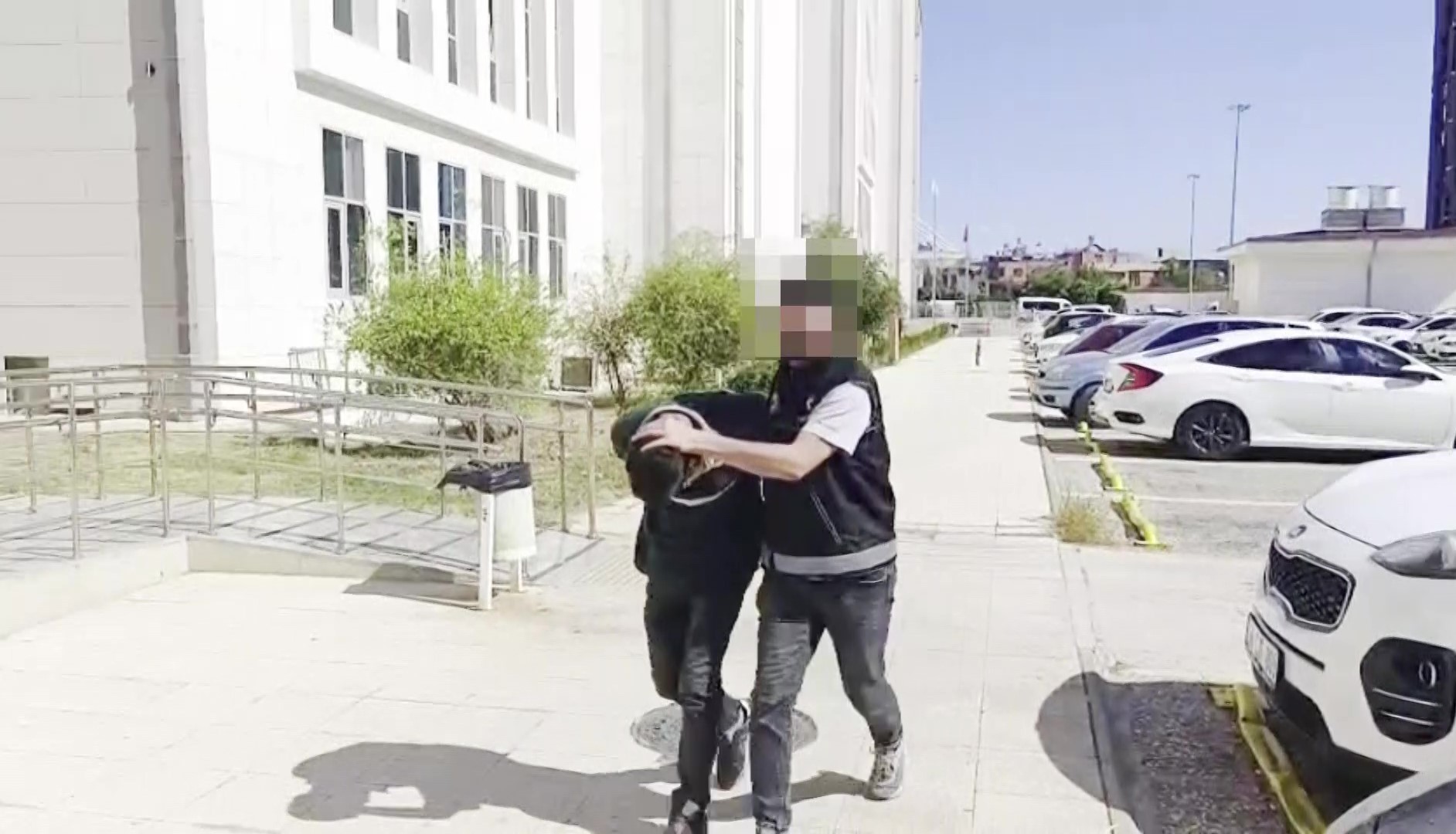 Adana’da 39 firari uyuşturucu satıcısı yakalandı