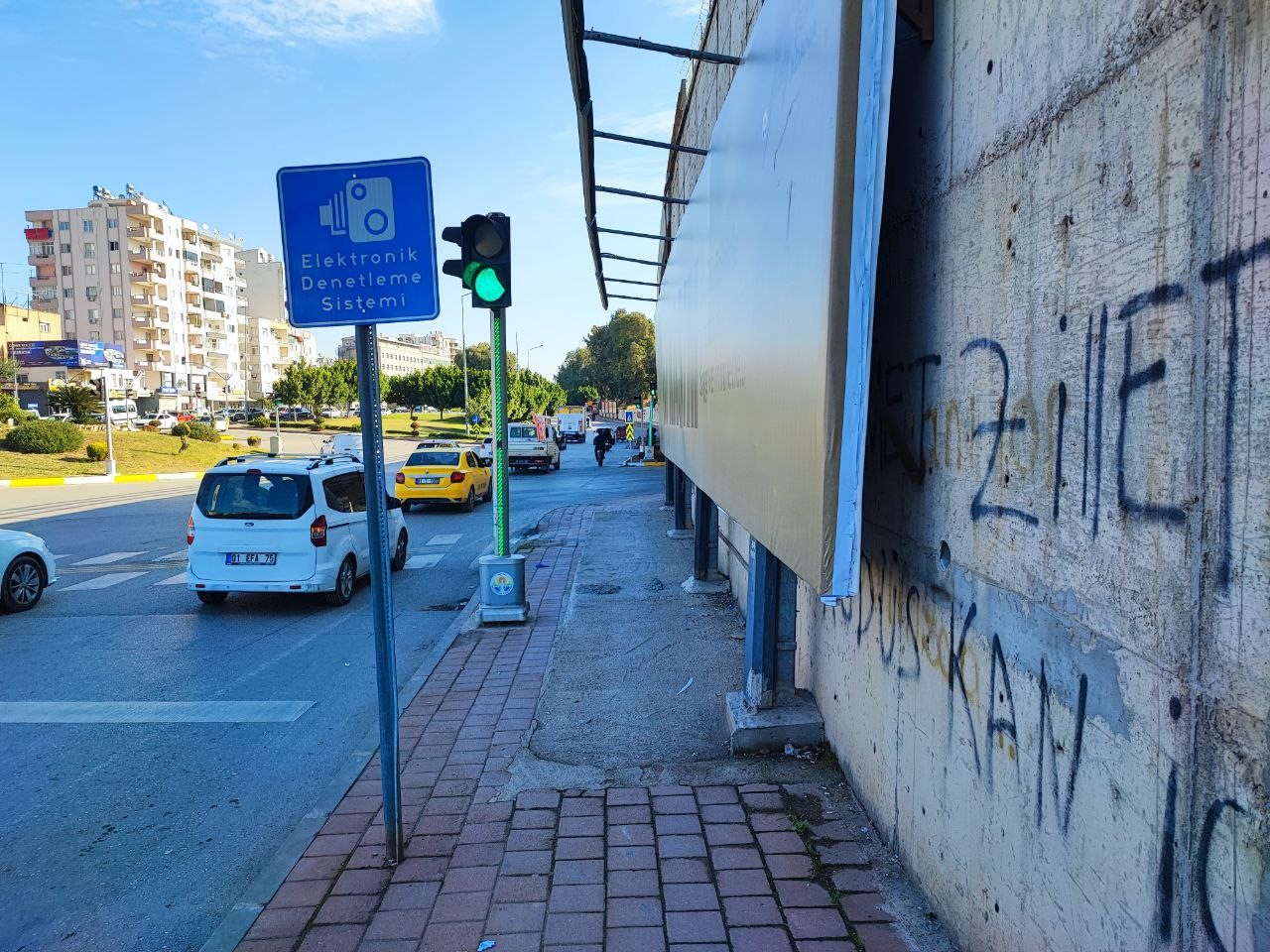 Adana'da engelli rampasına engel