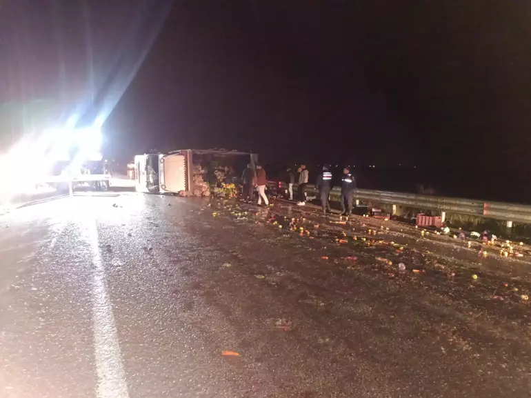 Kozan’da kamyonet devrildi: 1 kişi yaralandı