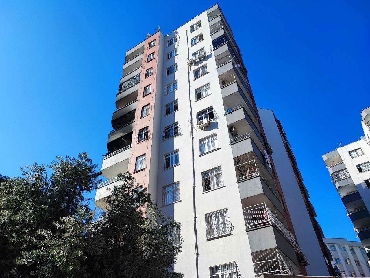 Apartman dairesi alevlere teslim oldu