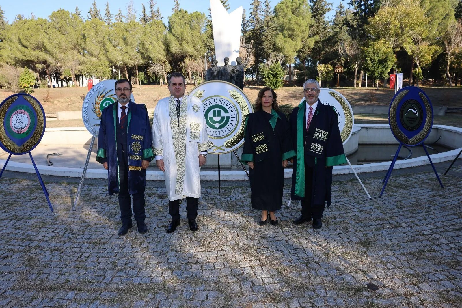 Çukurova Üniversitesi yeni akademik yılını Atatürk Anıtı'nda yapılan törenle başlattı