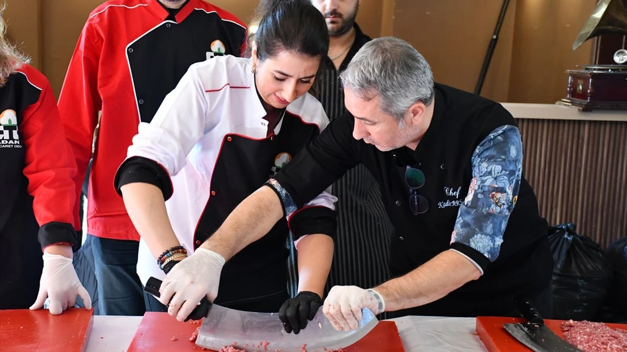 Adana’da tescilli kebap için ustalık eğitimi veriliyor