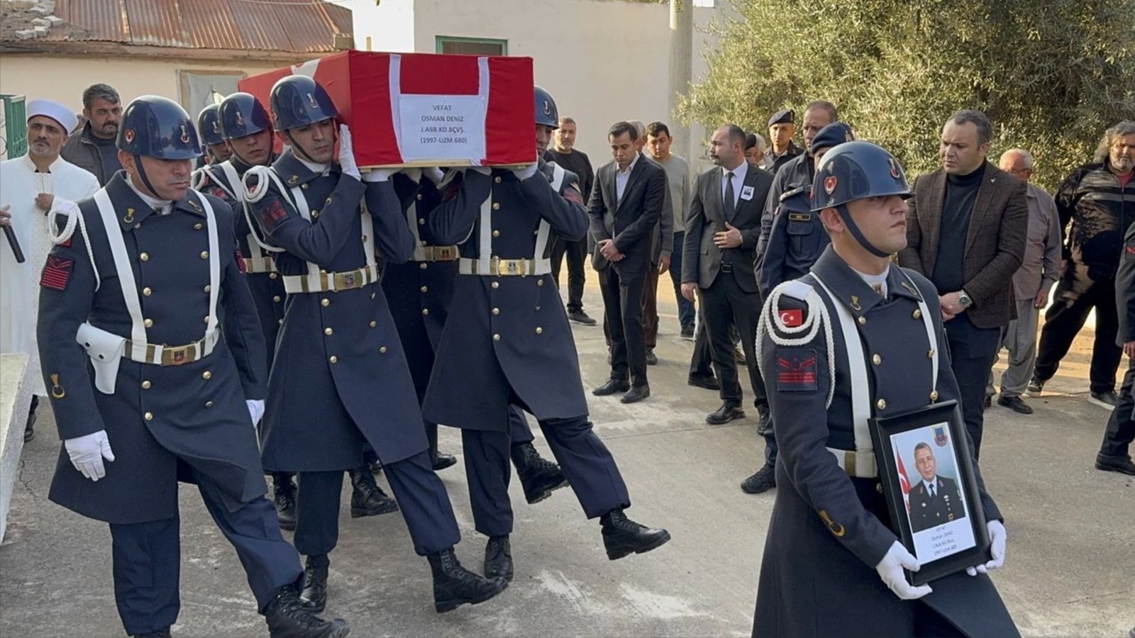 Kalp krizi geçiren Çamardı İlçe Jandarma Komutanı Osman Deniz, Adana’da toprağa verildi