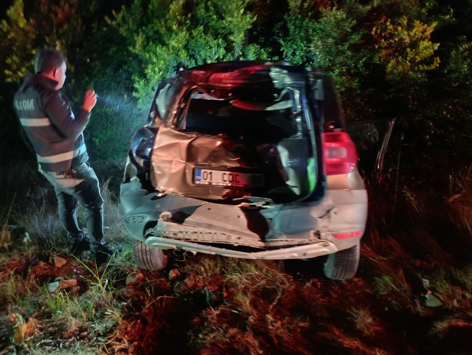 Adana’nın Kozan ilçesinde 3 araç birbirine girdi: 2 kişi yaralandı