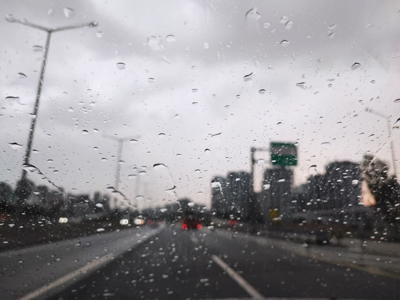 Meteorolojinin kuvvetli yağış uyarısı yaptığı Adana’da yağmur başladı