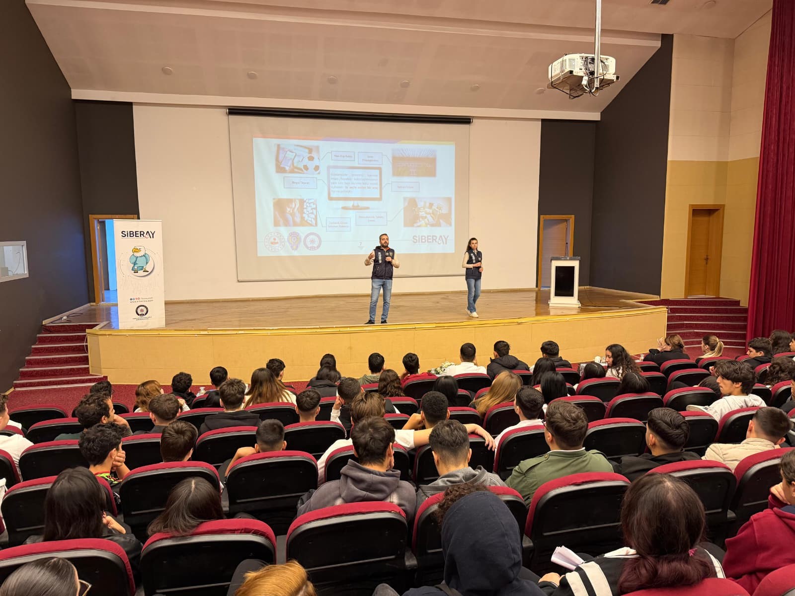 Adana’da öğrencilere dijital güvenlik eğitimi verildi