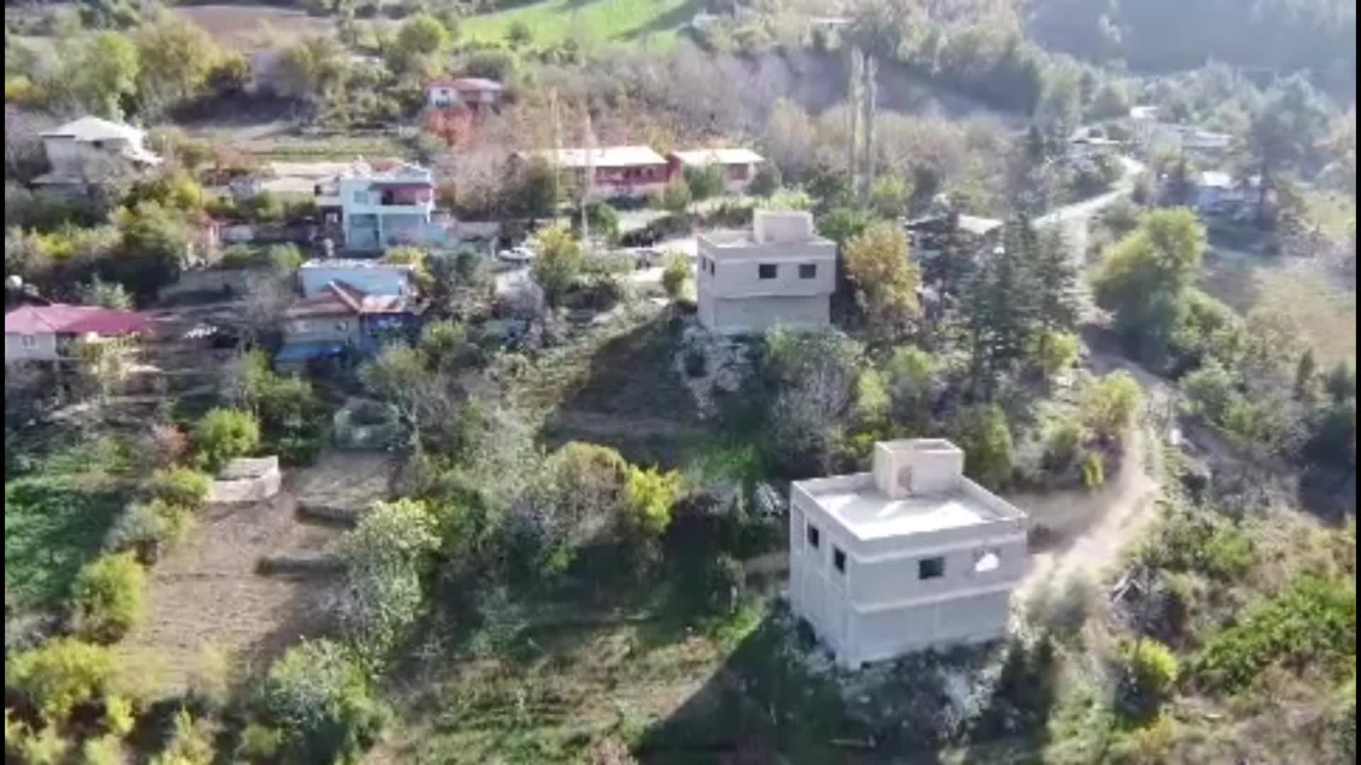 Kozan’da depremzedeler isyan etti: “Kış geldi, evlerimiz hâlâ kaba inşaat halinde”