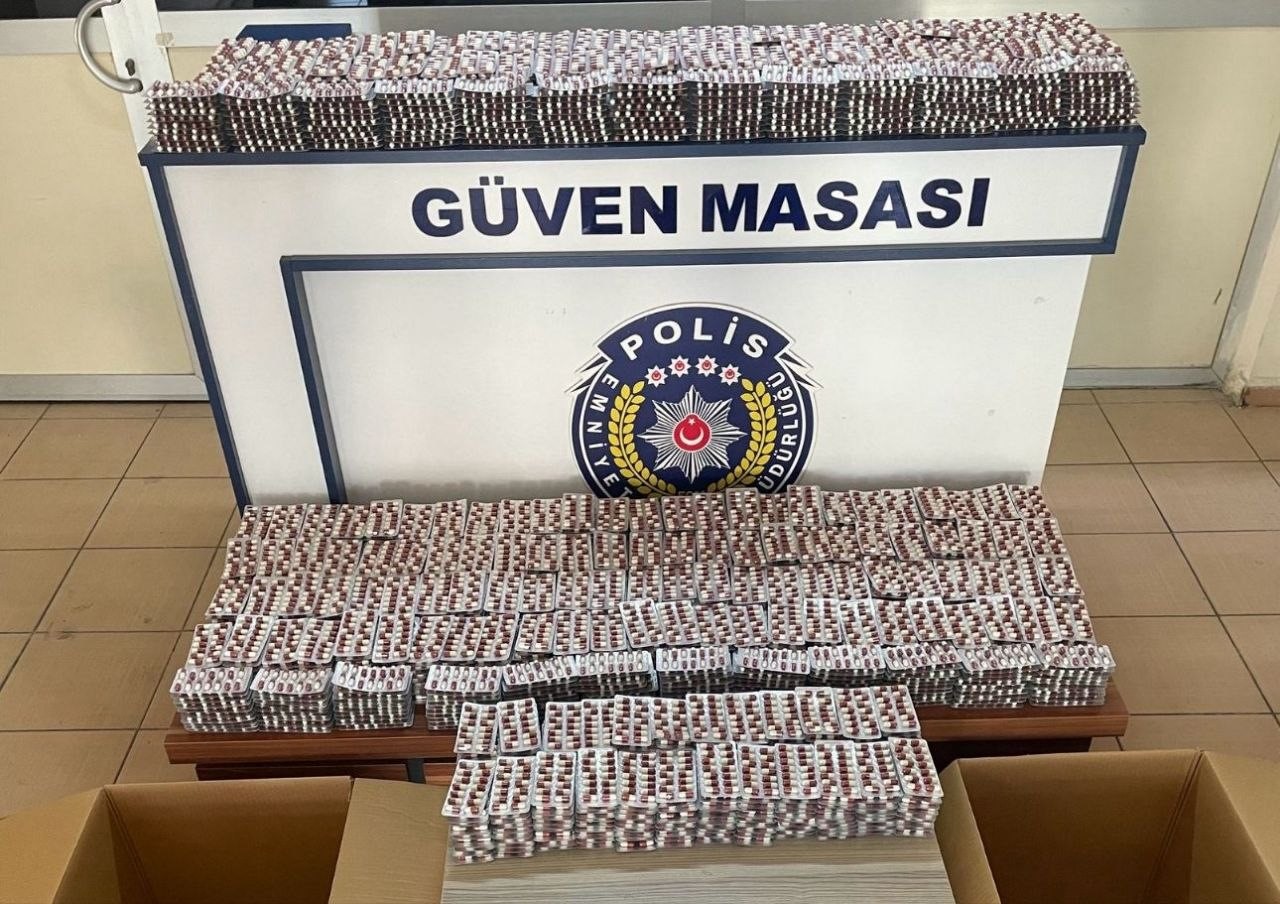 Adana'da aracında 34 bin 176 sentetik hap ele geçirilen sürücü tutuklandı