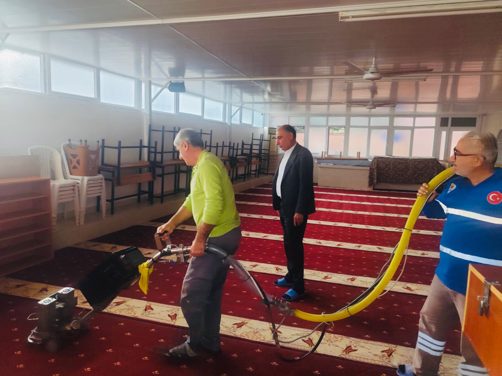 Yumurtalık'ta Cami temizliği