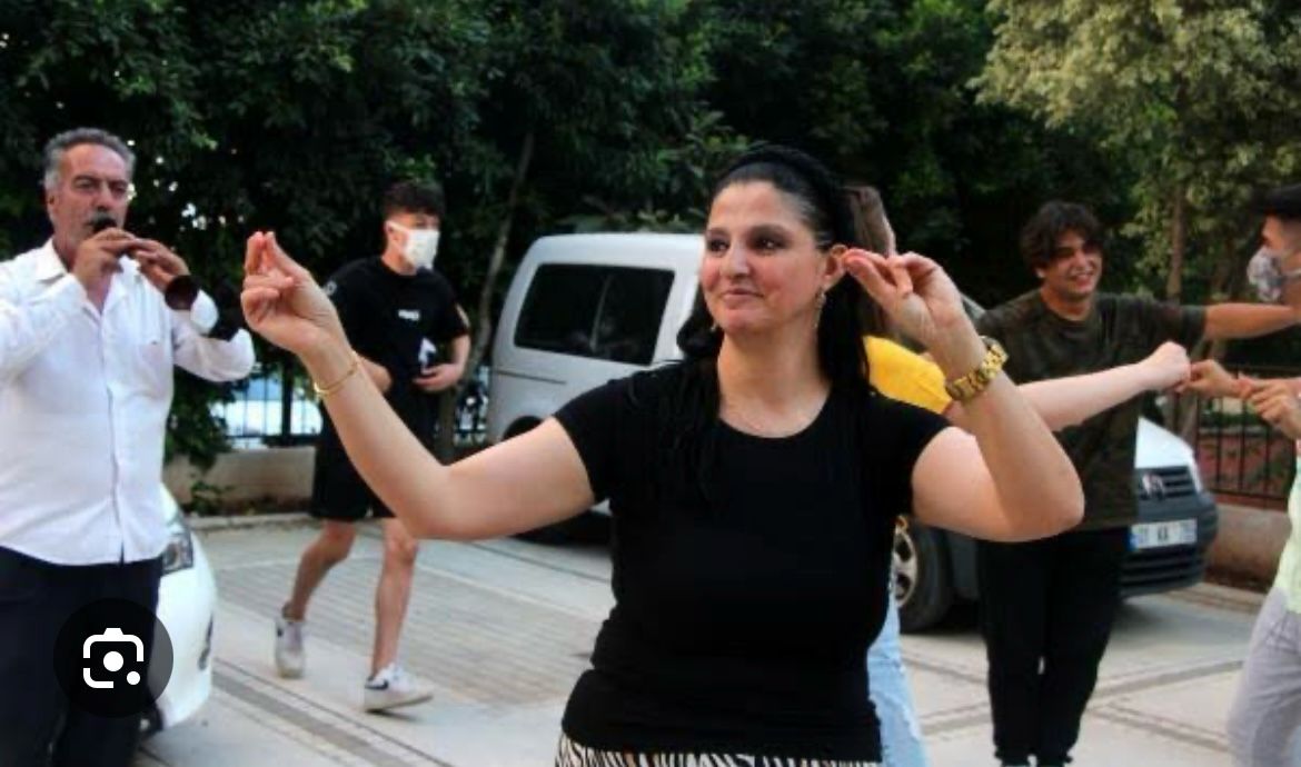 Kocasından ayrıldığı için çiftetelli oynamıştı! Disiplin cezası aldı, tutuklanarak cezaevine gönderildi.