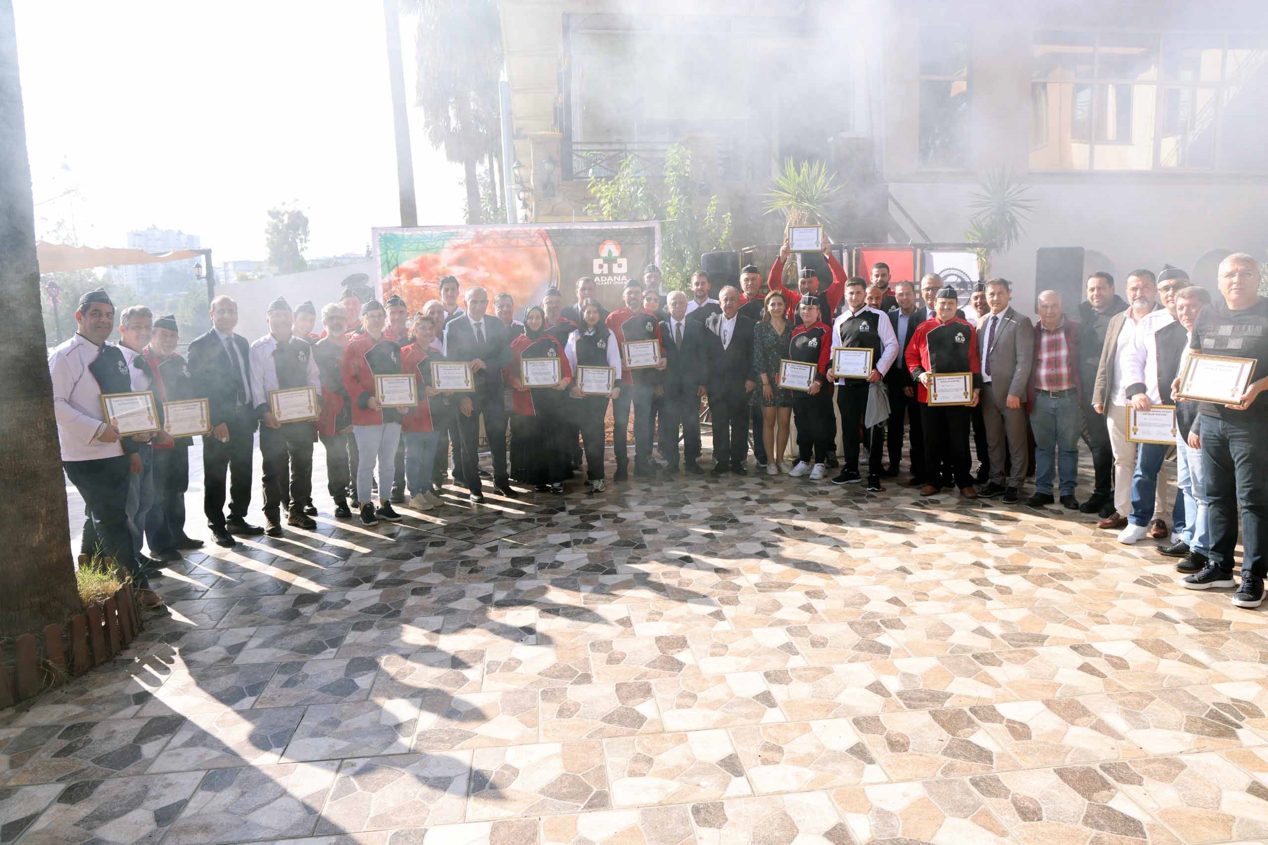 Tescilli Adana Kebabı Ustalık Eğitimini 12'si kadın 50 kursiyer başarıyla tamamladı