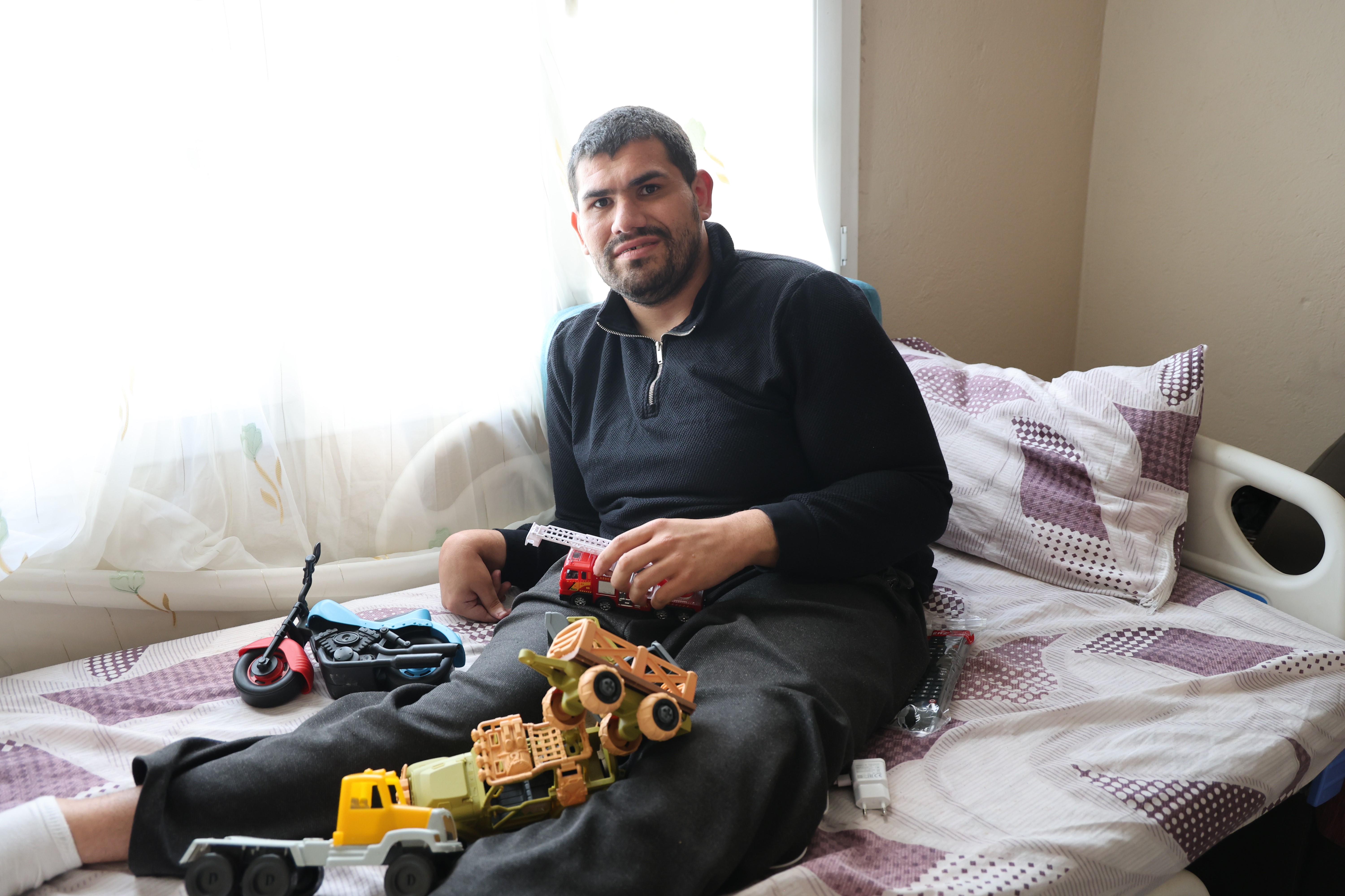 Boynuna batan tel engelli bıraktı, 24 yıldır mutluluk hayalleri kuruyor