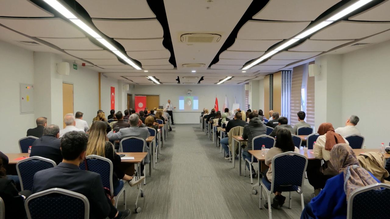 "Bir Kare, Bin Kelime", "Basında Haber Fotoğrafı Kullanımı" eğitimi gerçekleştirildi