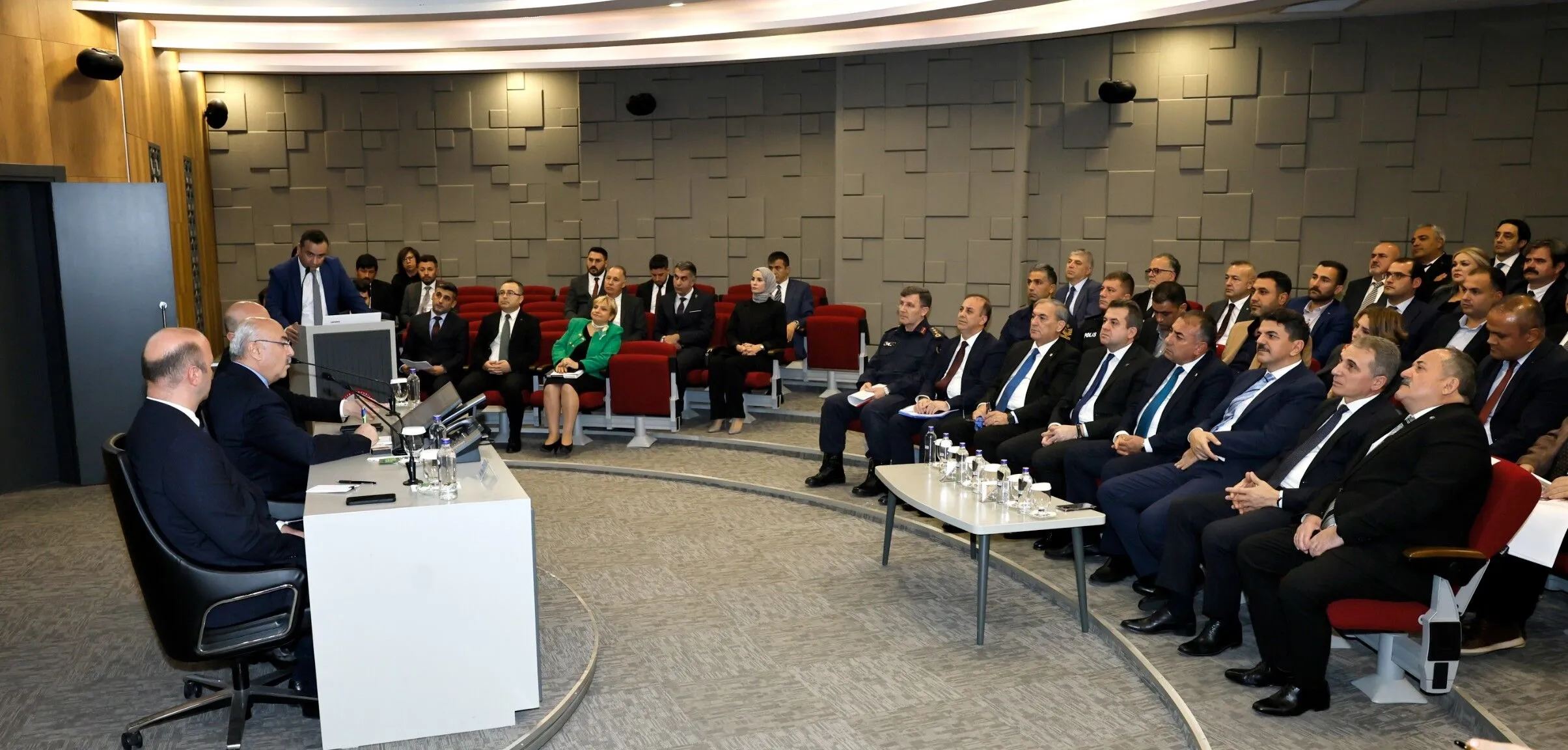 Adana’da bağımlılıkla mücadelede ortak çalışma vurgusu: Vali Köşger kurul toplantısına başkanlık etti