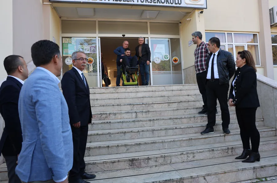 Kozan MYO’da erişilebilirlik için önemli adım: Belediyeden merdiven tırmanıcı desteği